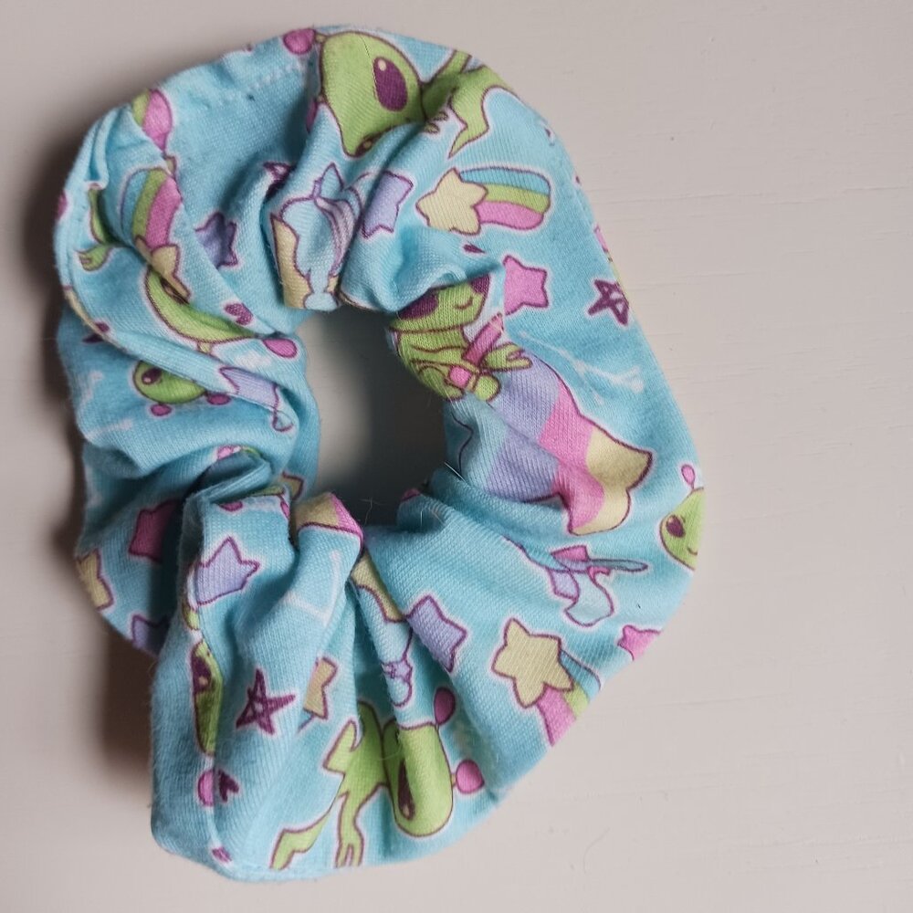 Alien pastel scrunchie